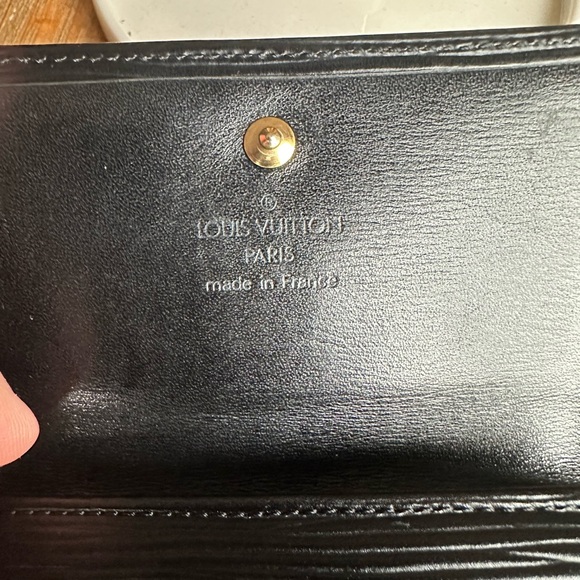 Louis Vuitton EPI in black trifold wallet. Excellent condition. - Picture 5 of 9
